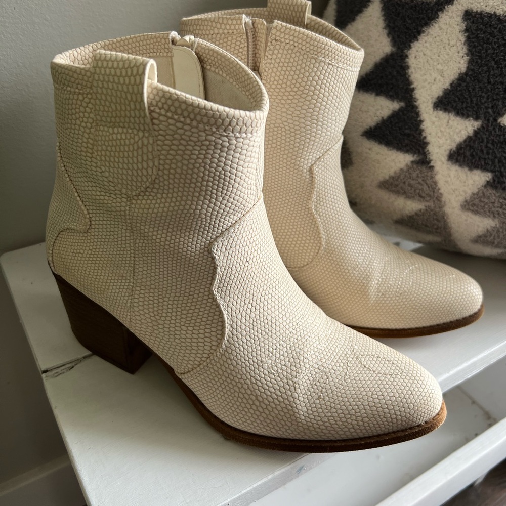 Western Inspired Cream Booties size 7.5
